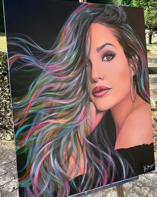 Juliette com o retrato pintado por Ale Baggio