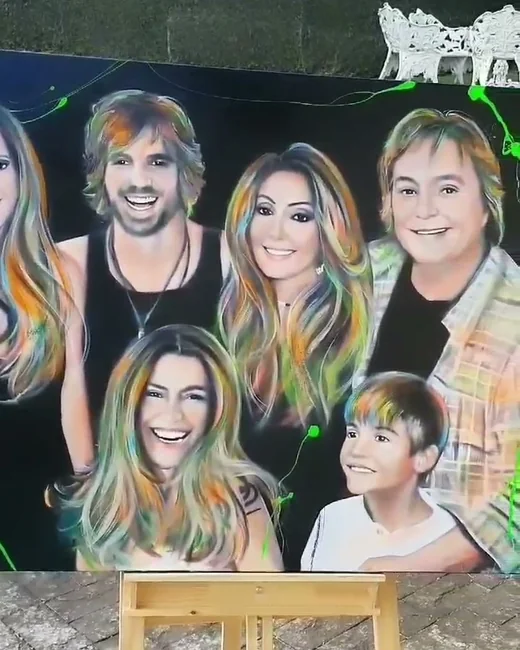 Fábio Jr. com o retrato pintado por Ale Baggio