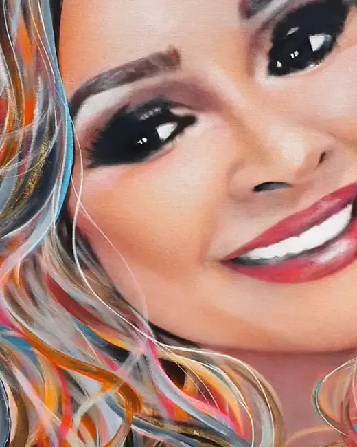 Myrian Rios com o retrato pintado por Ale Baggio