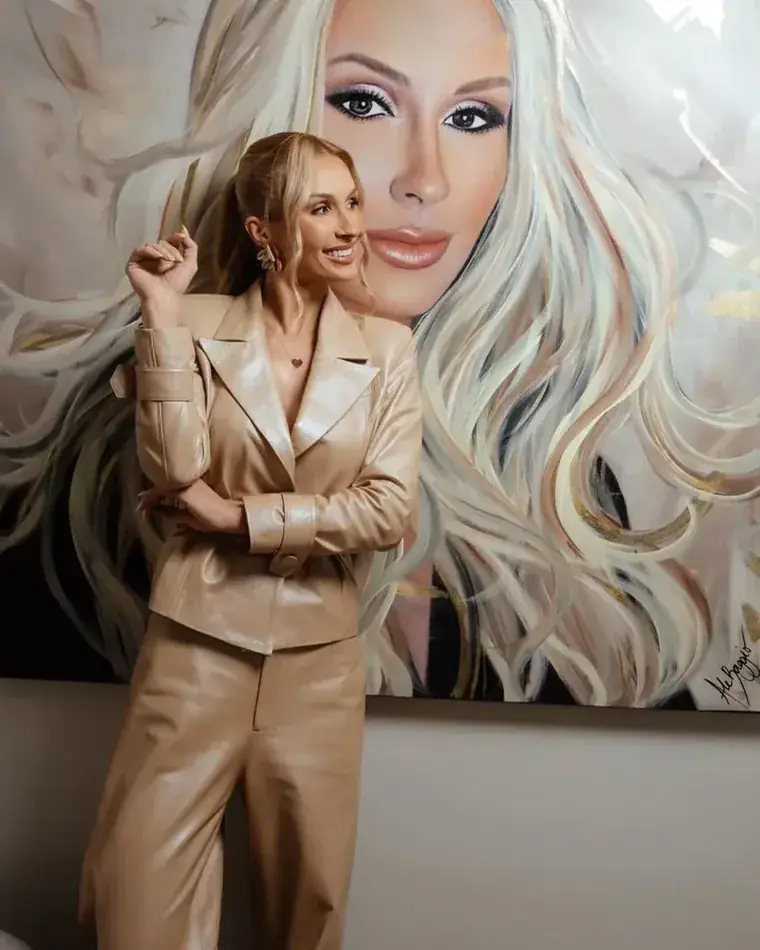 Retrato pintado por Ale Baggio, com fundo branco